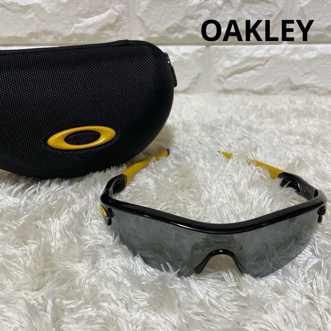 OAKLEY LIVESTRONG サングラス ランスアームストロング 未使用 OAKLEY LIVE STRONG(オークリーリブストロング)。ランス・アーム