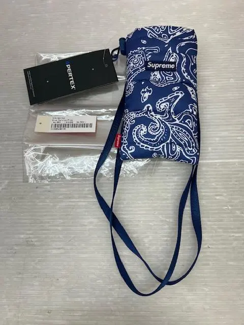 2025年最新】supreme puffer neck pouchの人気アイテム - メルカリ