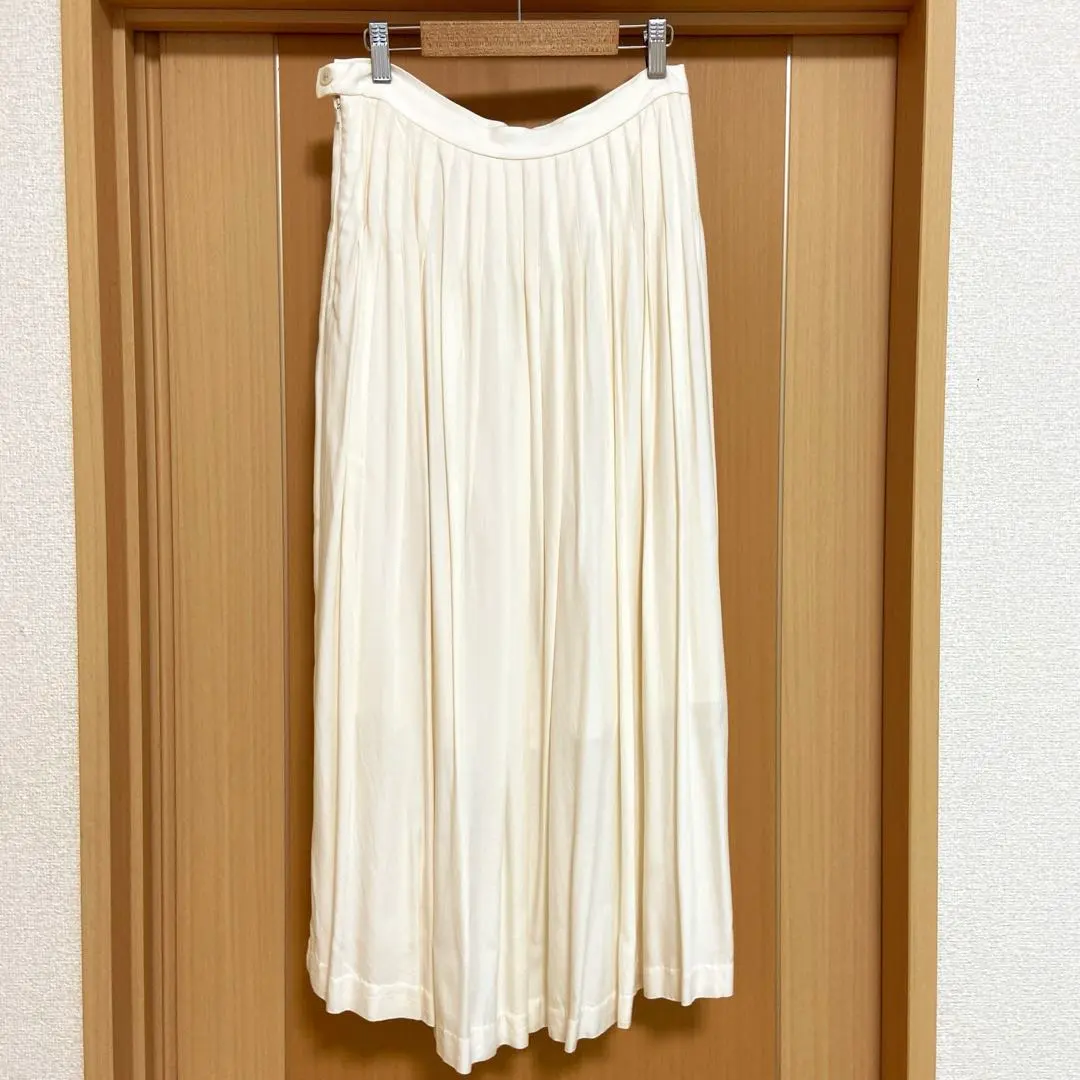 Thumbnail of Uniqlo Rayon Tuck Skirt, White, Long Skirt, 64cm