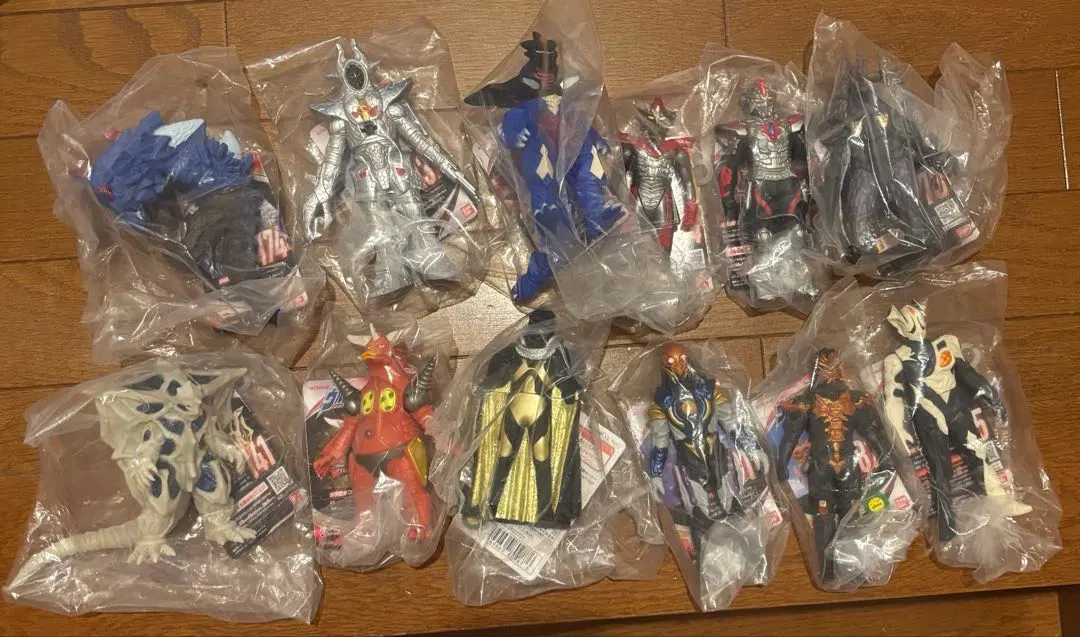 萬代 超人力霸王 怪獸系列 超人力霸王 怪獸 軟膠 12件 的縮圖