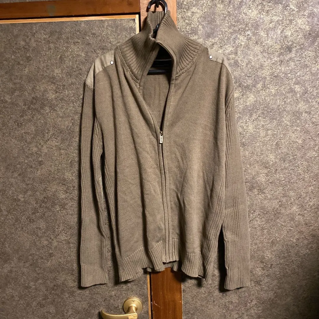 Thumbnail of zip knit