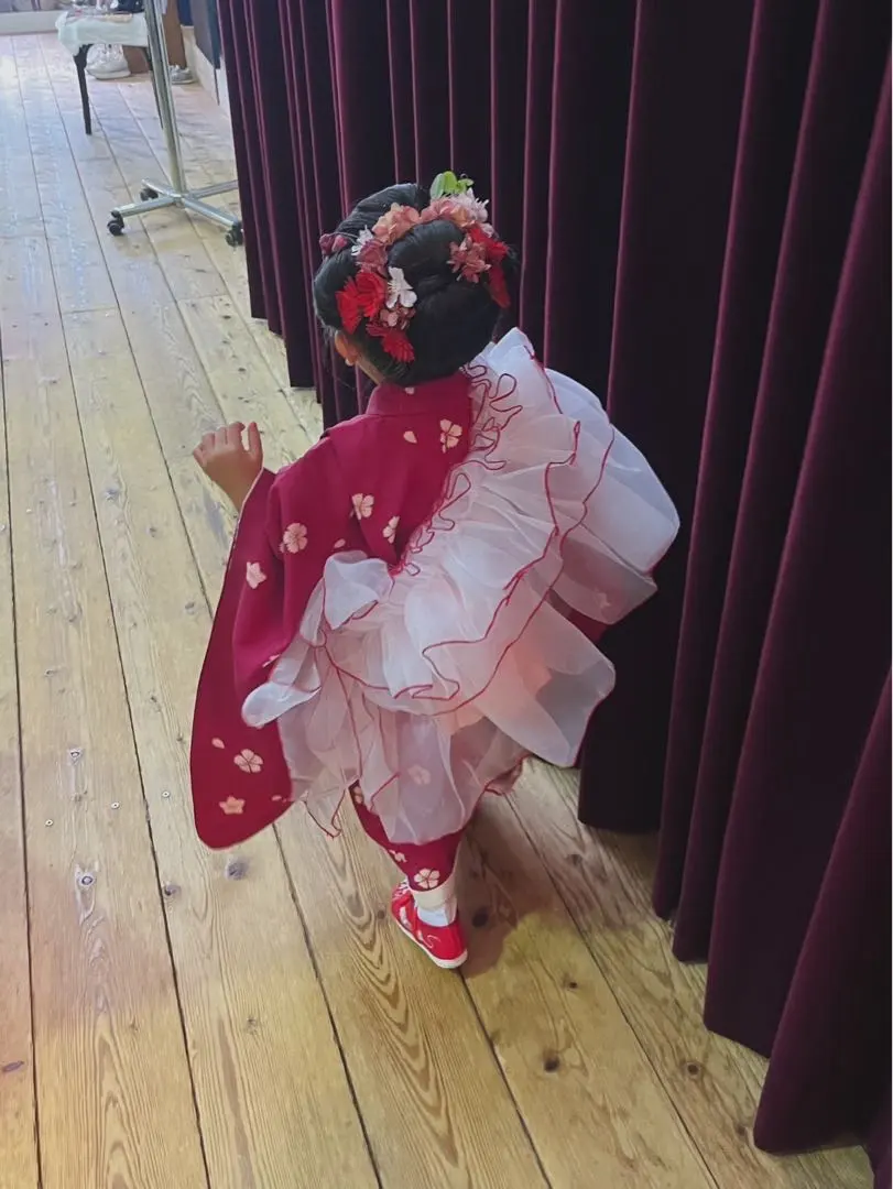 Thumbnail of Excellent Condition: Shichi-Go-San (7-5-3 Festival) Hifu (Vest) with Tulle, Red and White