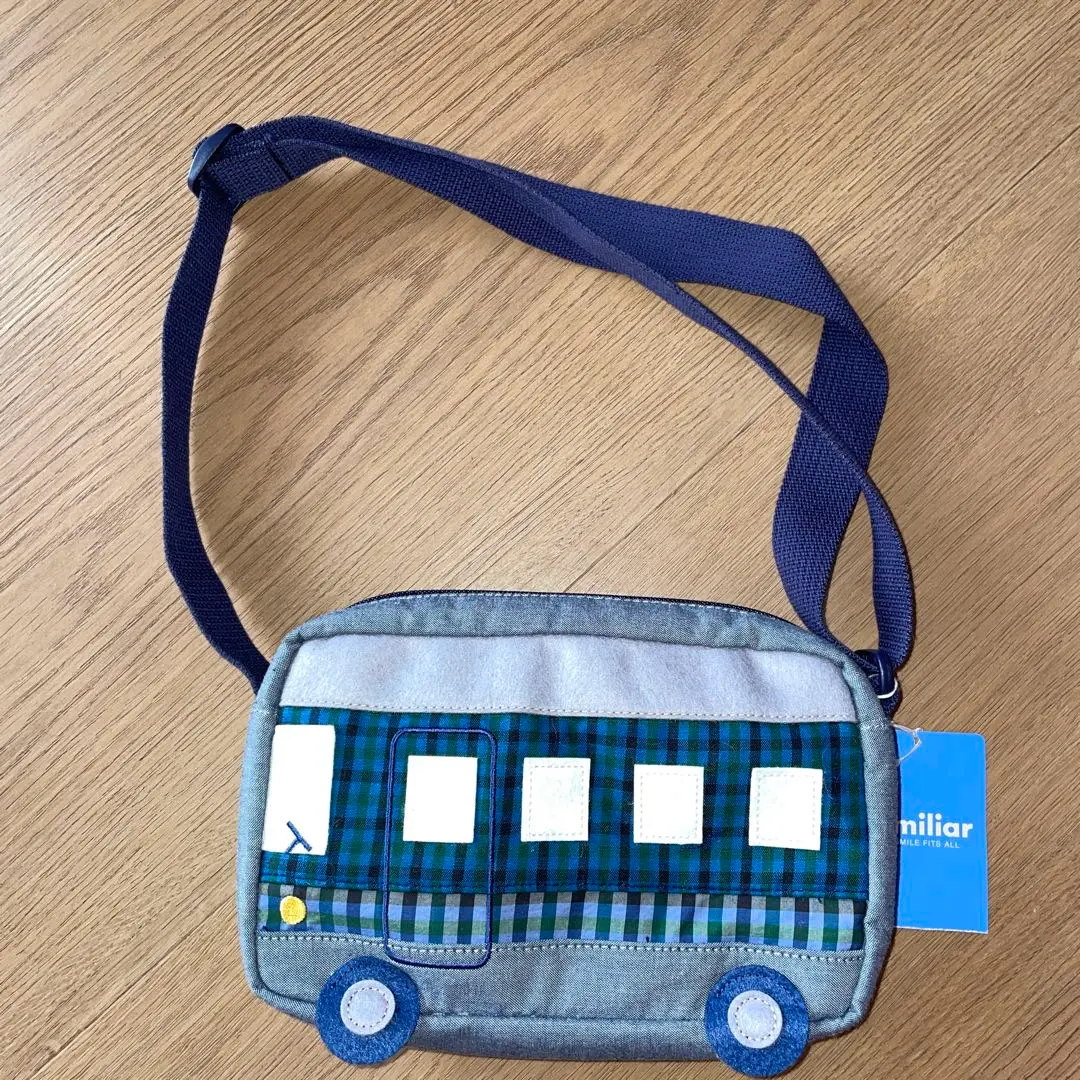 早い者勝ち バス ファミリア 未使用 新品 ショルダーポシェット