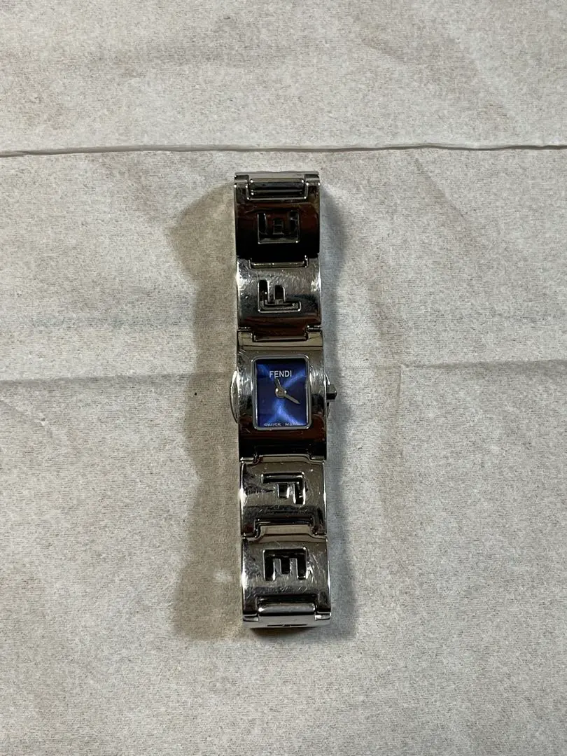 稼働 FENDI 腕時計 3150L バングル ロゴ型抜き レディース 546 2025年最新】FENDI 3150の人気アイテム - メルカリ