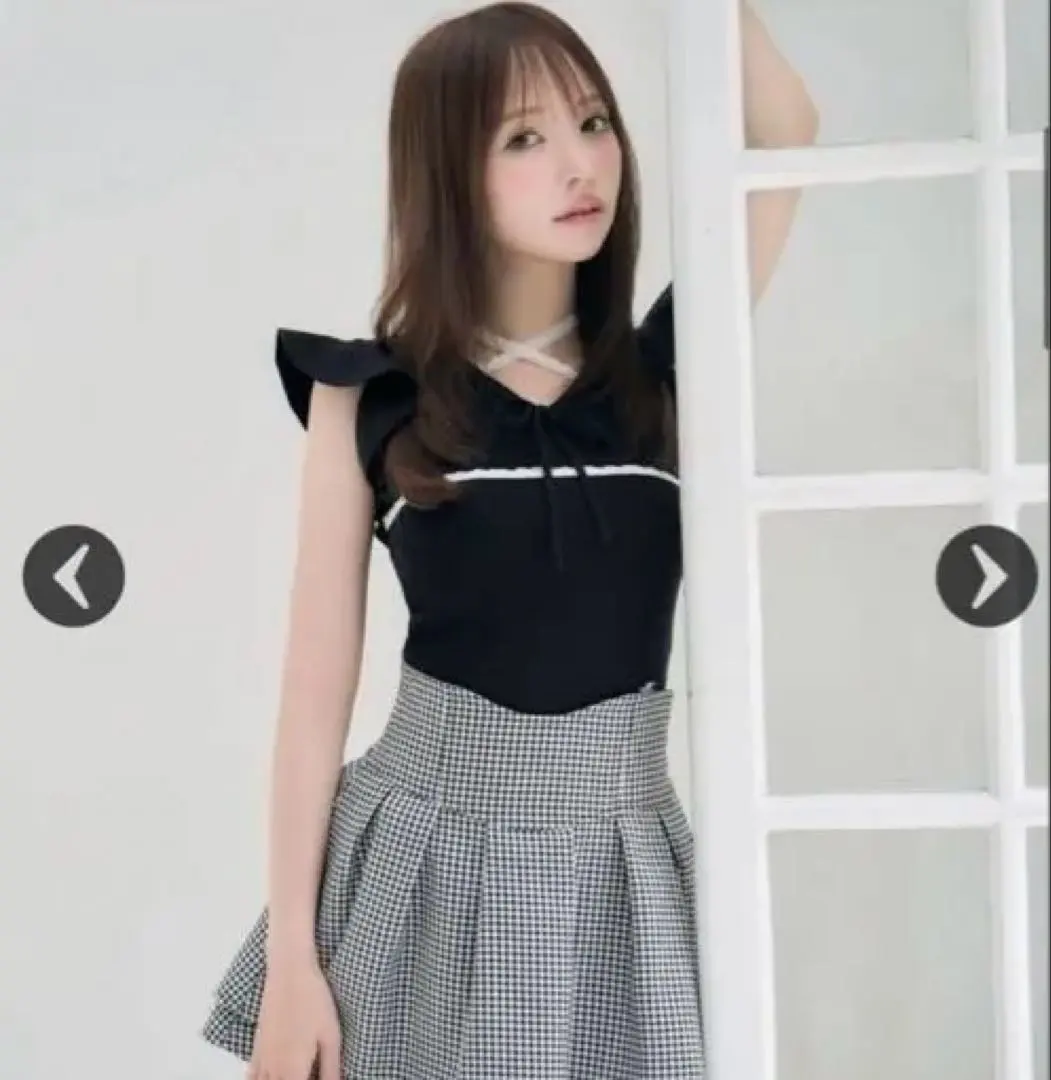 Thumbnail of MICHELLE MACARON Sleeveless Frill Knit Top