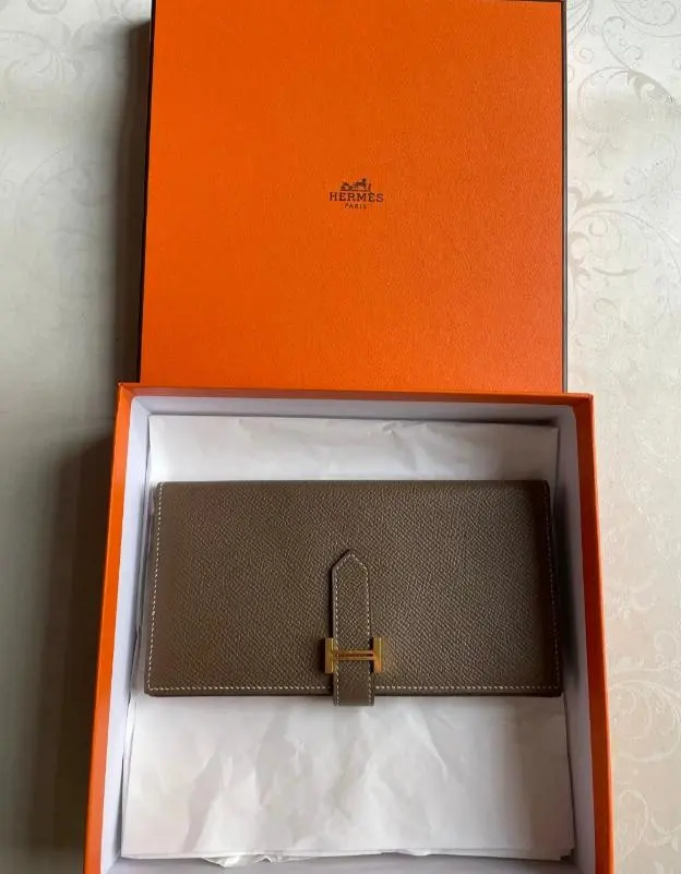 愛馬仕 棕色 雙摺錢包，美品。 的縮圖