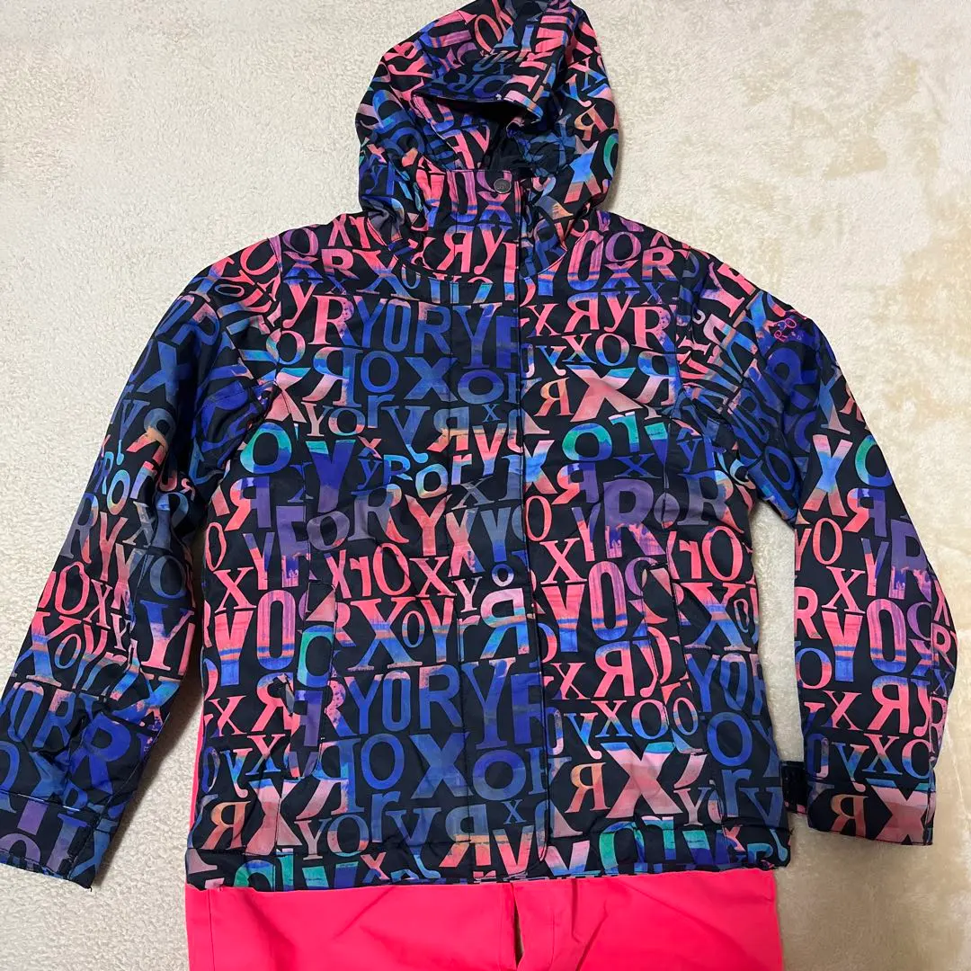 ROXY キッズ ウェア　未使用　130から140 ROXY ロキシー キッズ スノーボードウェア ジャケット 130cm 140cm
