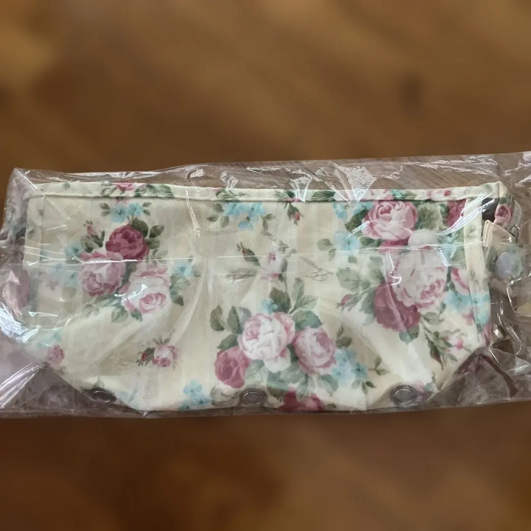 Thumbnail of Onsen bag toothbrush case