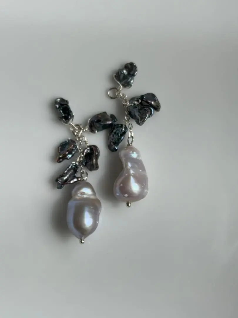 Thumbnail of R 34 Freshwater Pearl Gray Mini Oyster Baroque Keshi Pearl Charm
