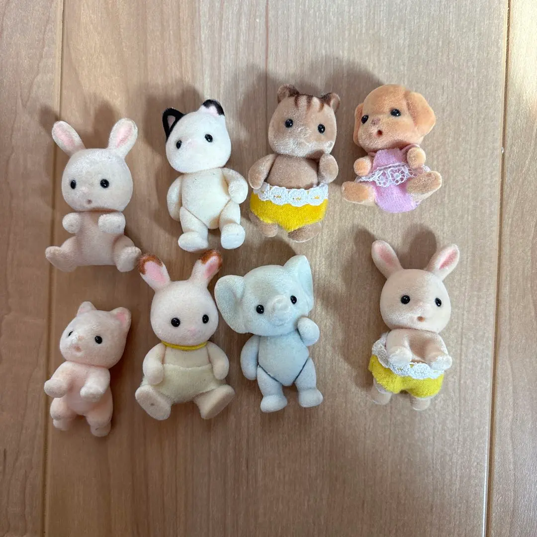 Thumbnail of Sylvanian Families figures, 8 pieces, set
