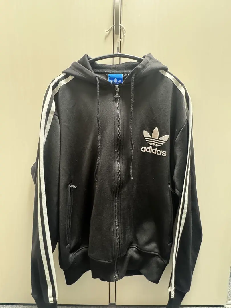 愛迪達 黑色 全拉鍊連帽外套 的縮圖