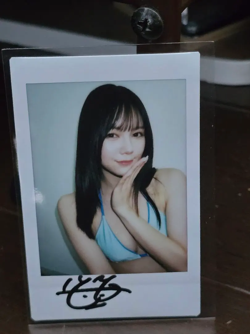 Thumbnail of Remu Suzumori Autographed Cheki (Polaroid) - 5th Anniversary - New Signature - W