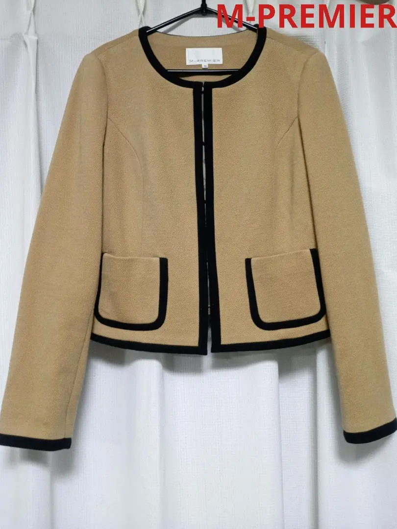 美品　M premier BLACK ノーカラージャケット ホワイト 美品M premier BLACK ノーカラージャケット ホワイト