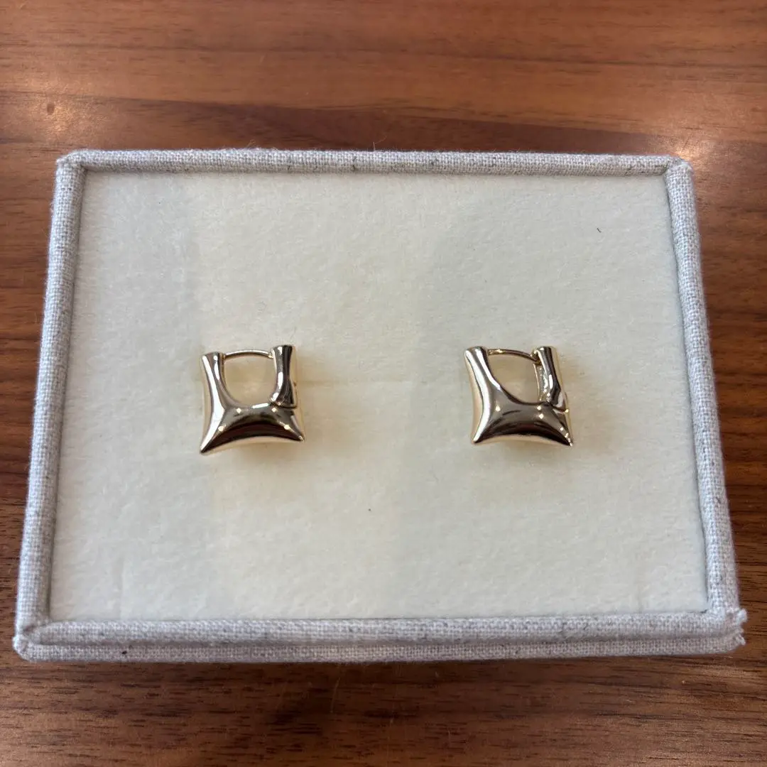 Thumbnail of Papillonner Square One-Touch Hoop Earrings