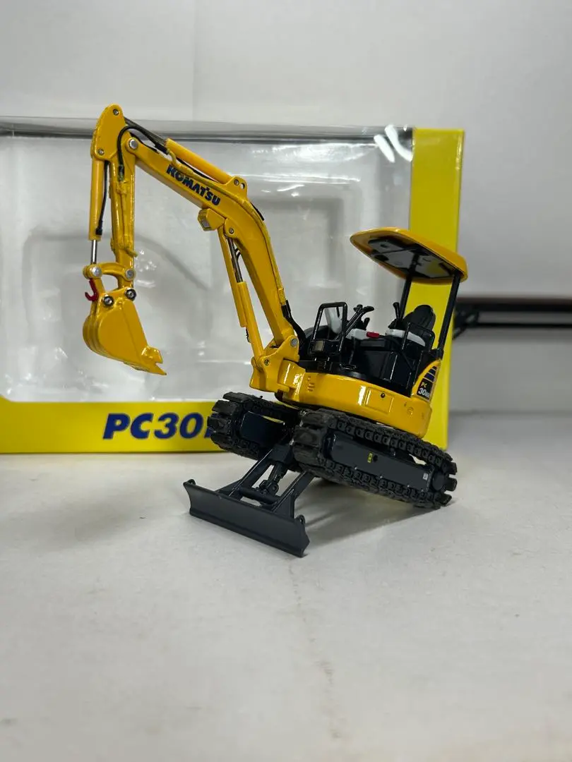 コマツ PC30MR-5 & PC200-11 モデルセット PC30MR-5 後方超小旋回型｜商品情報｜コマツカスタマーサポート