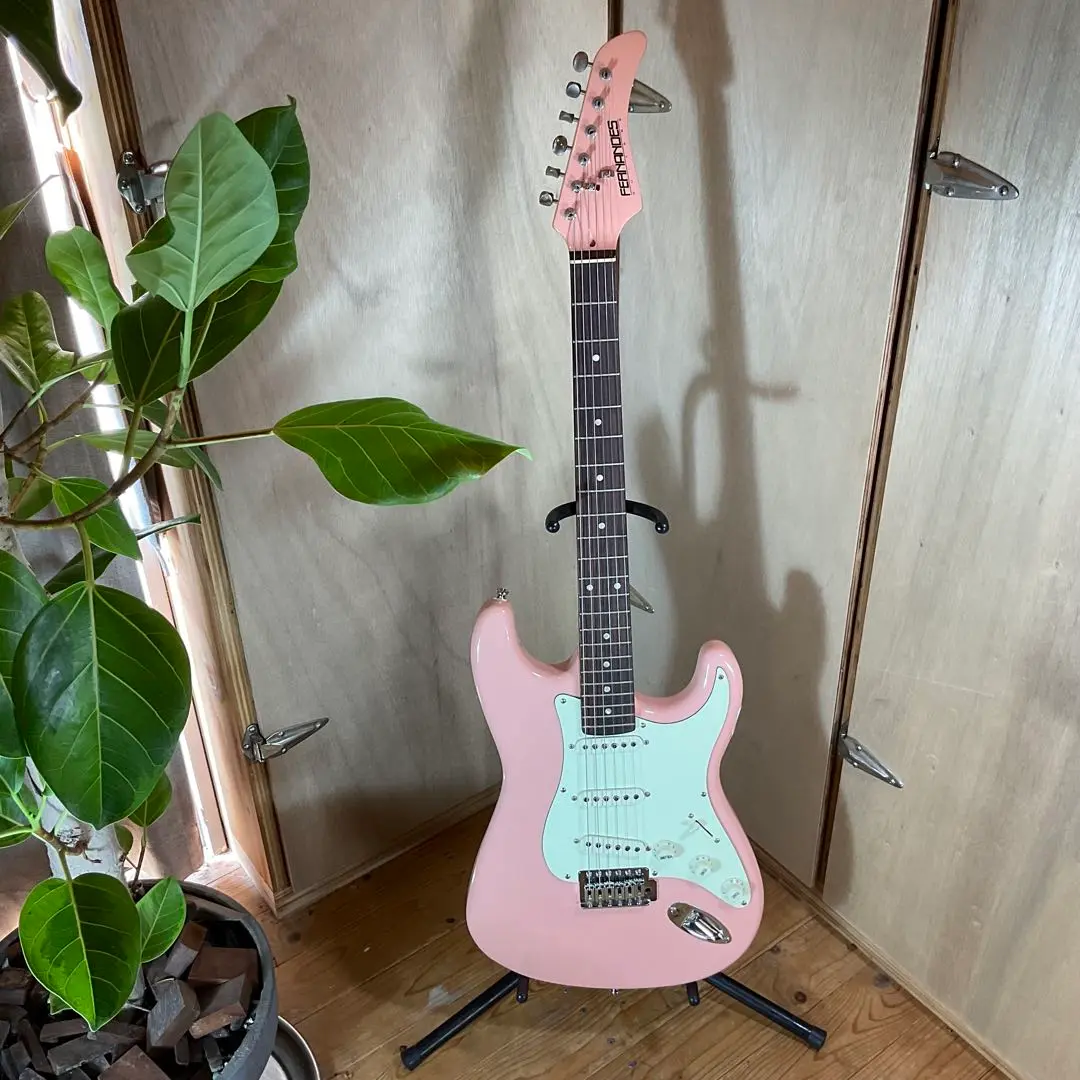 極美品！フェルナンデス エレキギター ストラトキャスター タイプ ピンク 2025年最新】FERNANDES カラー：ピンク系 エレキギターの人気