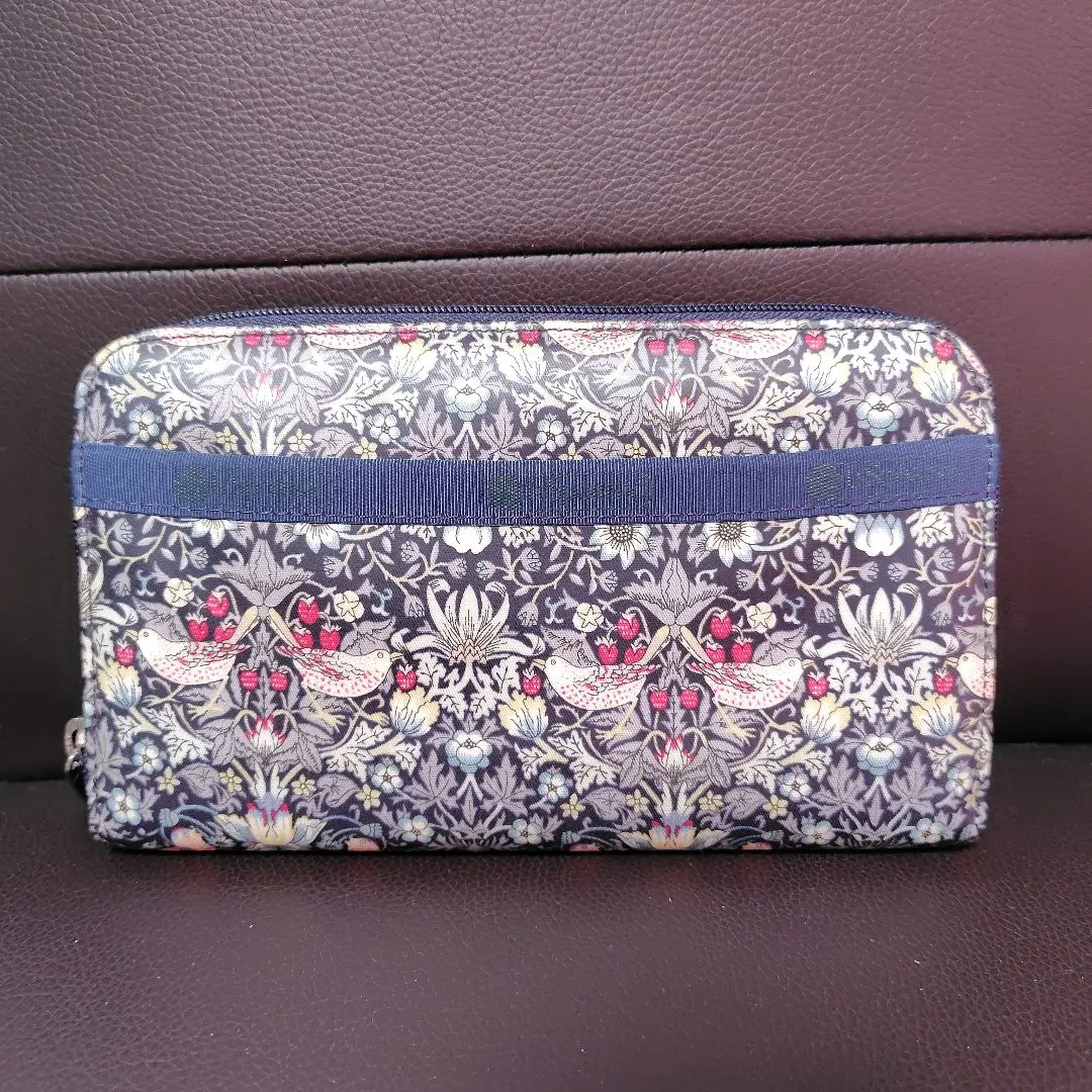 美品✨大人気 レスポートサック いちご泥棒 リュック 花柄 鳥 コーティング加工 美品✨大人気 レスポートサック いちご泥棒 リュック 花柄 鳥