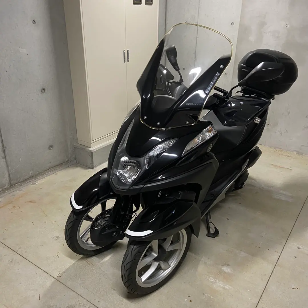 ぐ*ん様 Tricity ロングスクリーン バイク用シールド 透明・黒 約60c ぐ*ん様 Tricity ロングスクリーン バイク用シールド 透明・黒 約60c