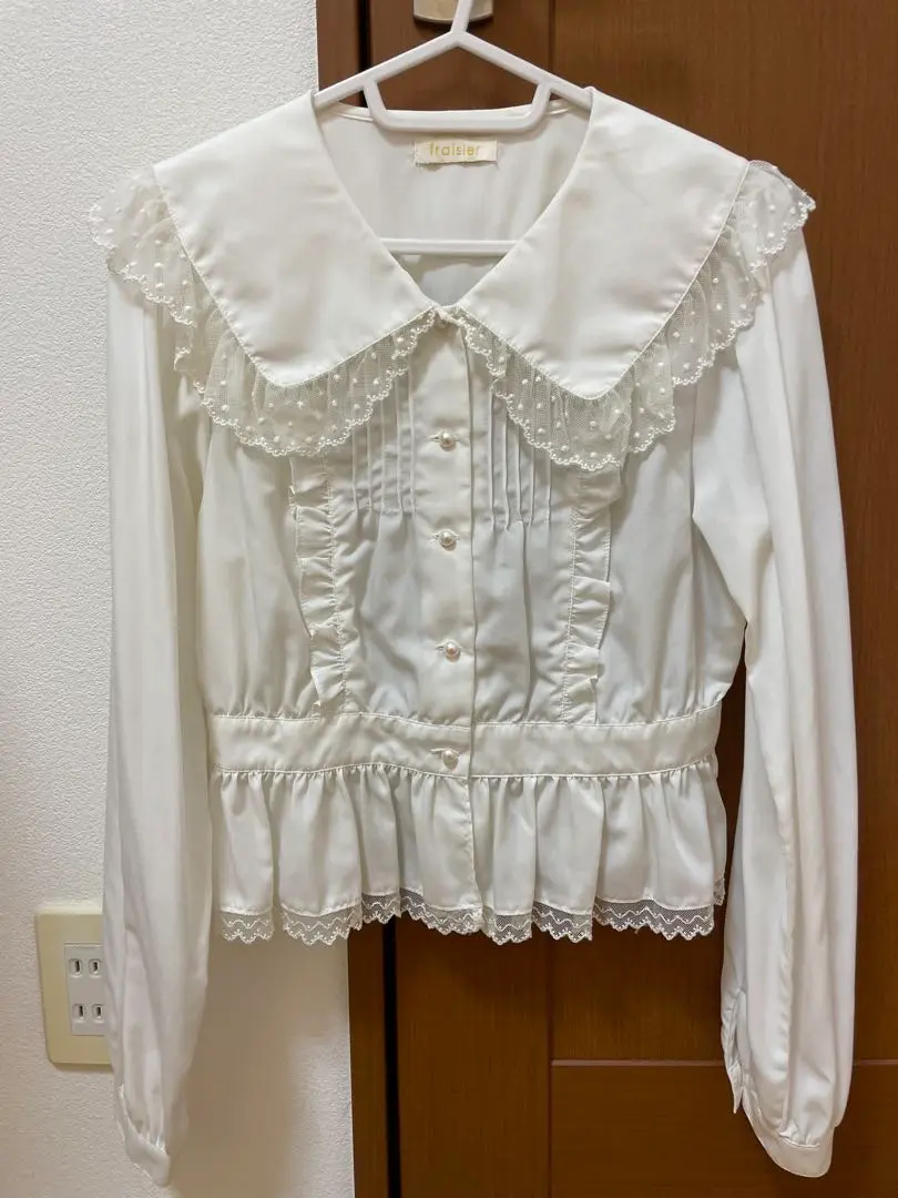 Emily Temple Cute 綿レース フリル 長袖ブラウス Emily Temple Cute 綿レース フリル 長袖ブラウス - メルカリ