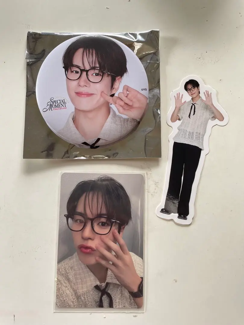 Thumbnail of treasure photocard, can badge, sticker, Yoon Jae-hyuk set