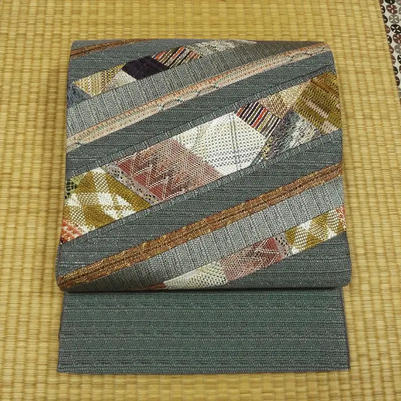 灰色與彩色編織紋樣，內含金線，時尚袋帶 的縮圖