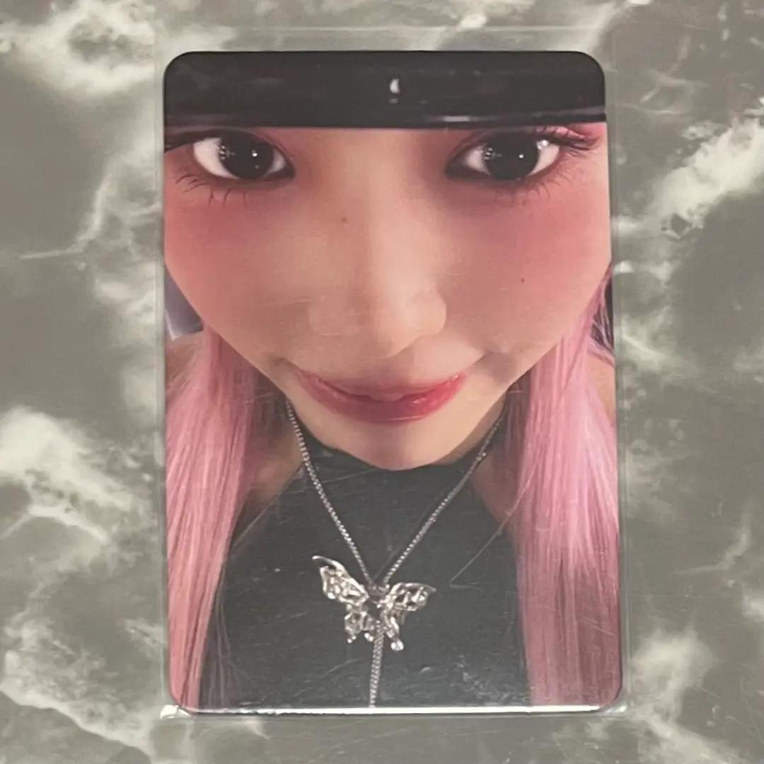 ITZY Born to be Untouchable ver リュジン トレカ Amazon.co.jp: ITZY born to be Untouchable リュジン トレカ 2