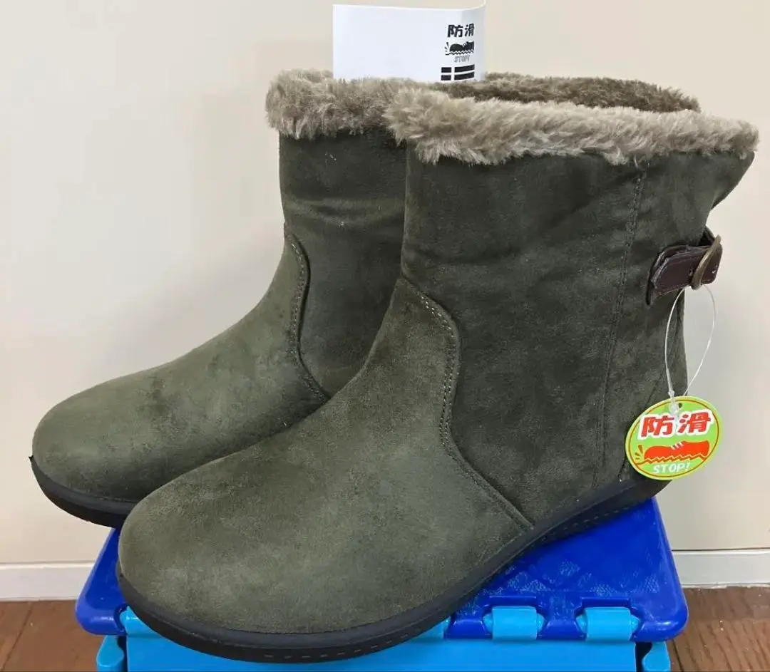 橄欖綠色毛皮短靴 的縮圖