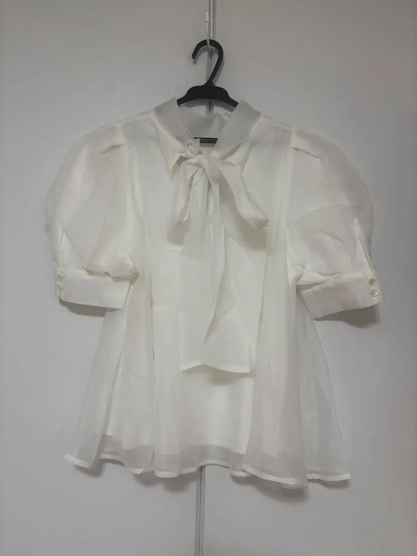 Thumbnail of INGNI White Puff Sleeve Shirt M