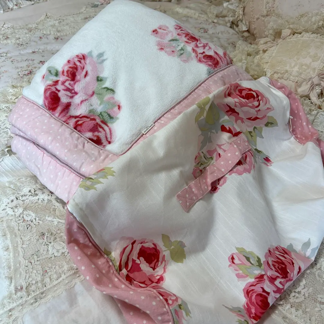 ローラアシュレイ　クチュールローズ　ハーフブランケット　美品 2025年最新】Laura Ashley 布団・毛布の人気アイテム - メルカリ