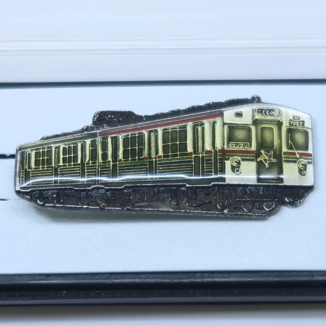 東急 8500系 引退記念 ネクタイピン2点・キーホルダー1点セット Amazon.co.jp: 東急電鉄 8500系 赤帯 ネクタイピン 限定品