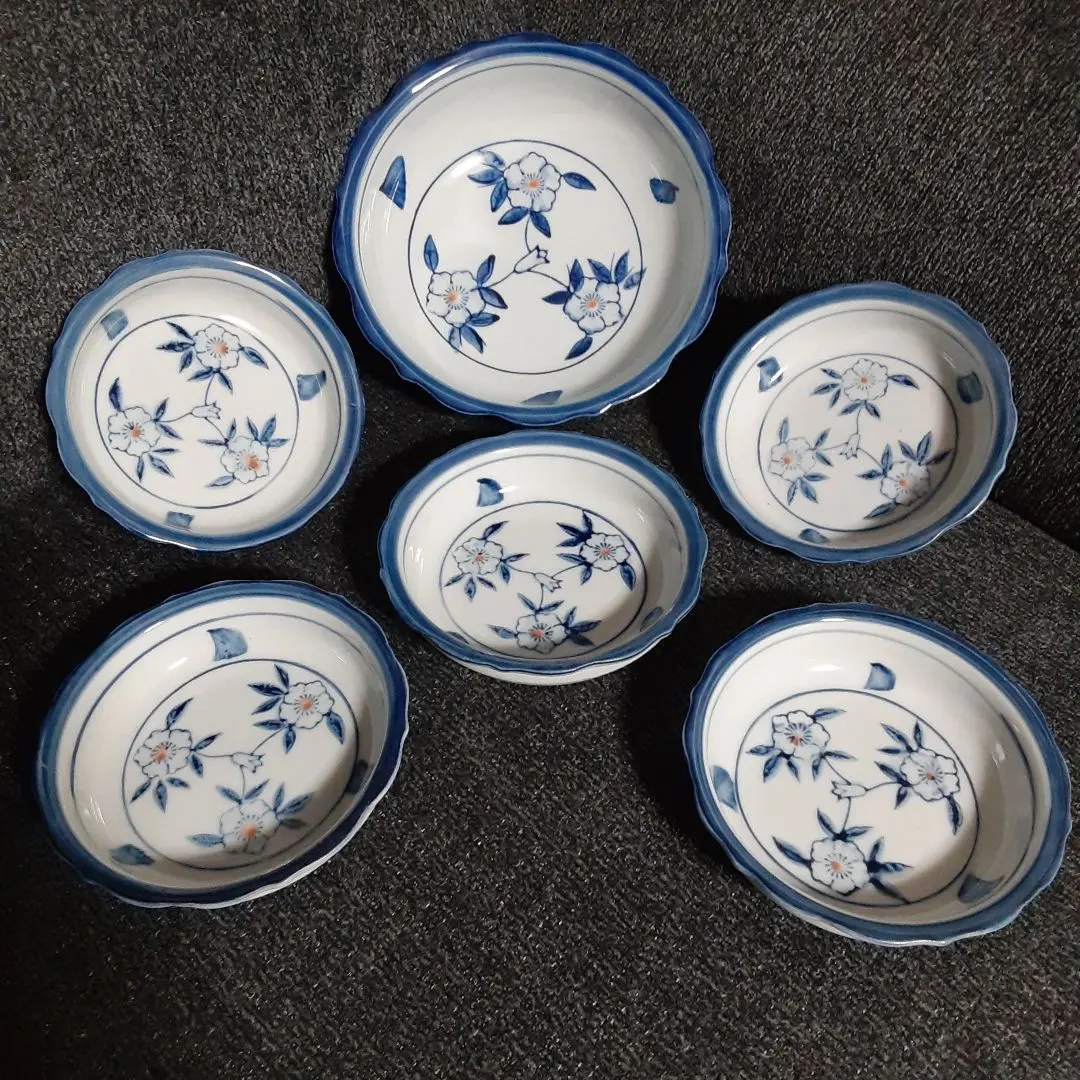 Thumbnail of Small bowl set, floral pattern, Showa retro, ceramic