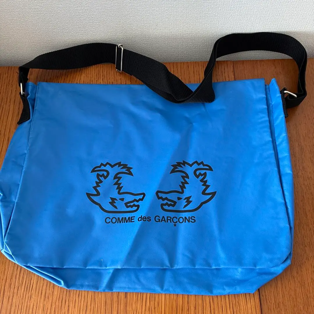 専用！レア！CDGコムデギャルソン ⭐️メッセンジャーバッグ ネイビーにロゴ⭐️ 2025年最新】COMME des GARCONS メッセンジャーバッグの人気