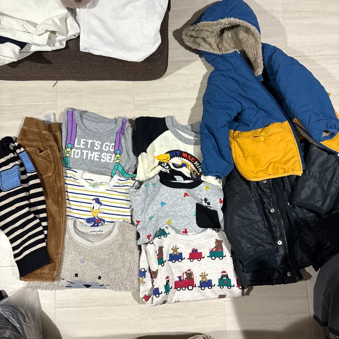 Thumbnail of Boys' size 80 clothing set