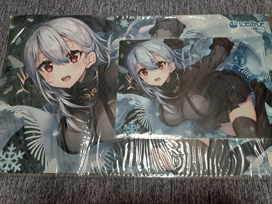 Thumbnail of Nijisanji Fuyuki Hakase Large Rubber Mat