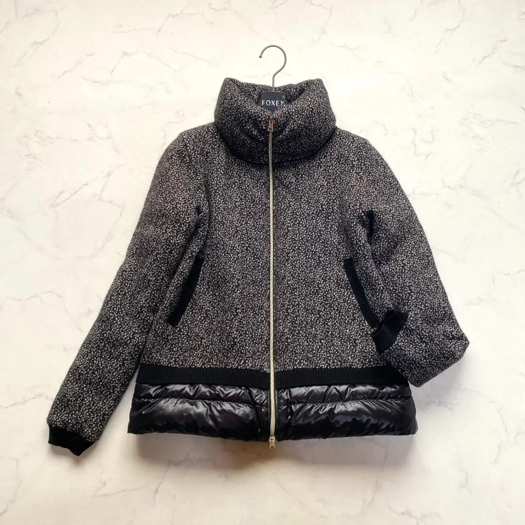 美品　ヘルノ ライトダウンジャケット　切り替え　ツイード　ノーカラー　38 黒 HERNO ヘルノ スタンドカラー キルト ライトダウンジャケット