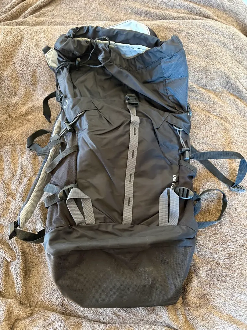 COLTS 30 黑色背包 30L 的縮圖