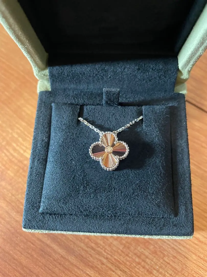 クローバー　ネックレス　ギヨシェ　ホリデー Van Cleef & Arpels 2024 ホリデー ギヨシェ ヴィンテージ