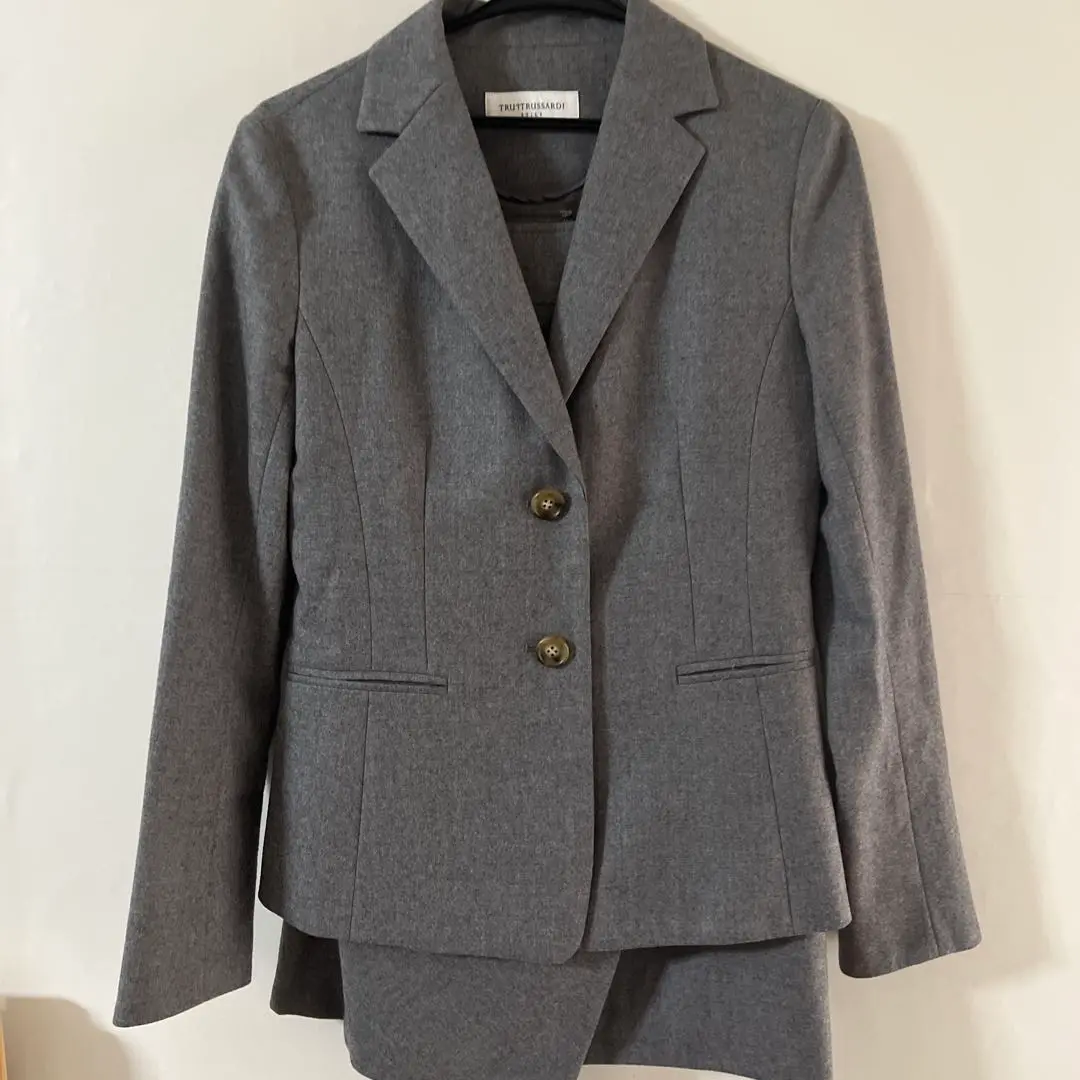 TRUSSARDI スカートスーツ上下（M） 2025年最新】TRUSSARDI ビジネス スカートスーツ上下の人気