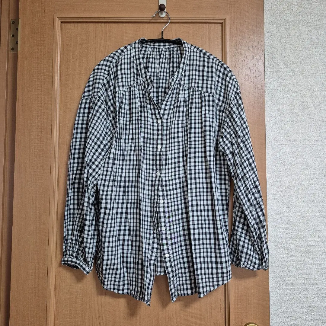 Thumbnail of New, without tags, top, shirt