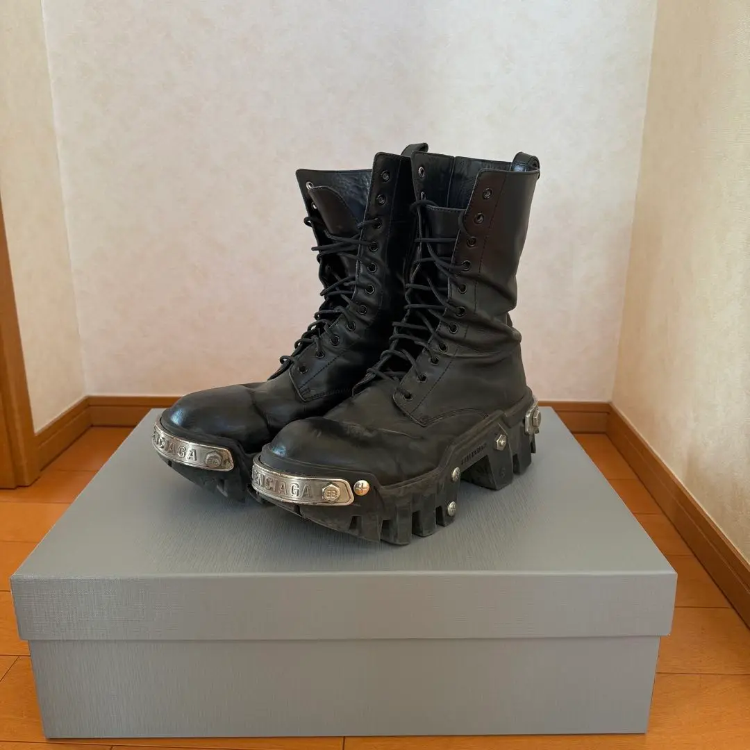 確実正規品　BALENCIAGA フェード加工 ブルドーザーブーツ 新作【BALENCIAGA】ブルドーザー 編み上げ ブーツ カーフスキン