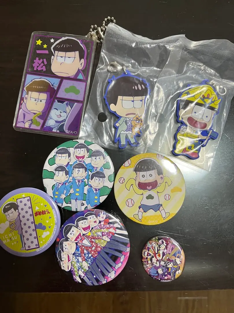 Thumbnail of Ichimatsu Badge & Keychain Set