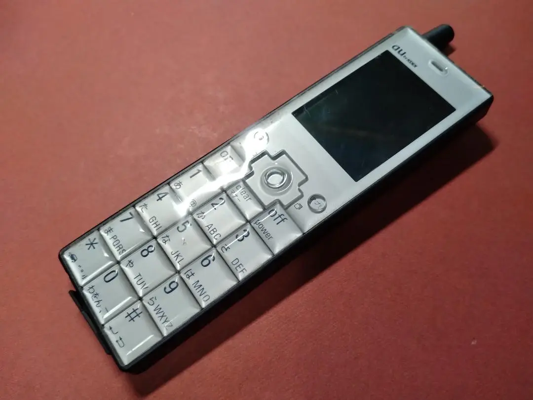 au INFOBAR ビルディング5370SLA（美品）コレクションに最適