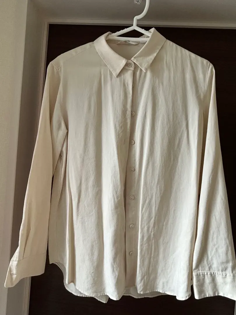 Thumbnail of Ivory, size M, long-sleeved shirt