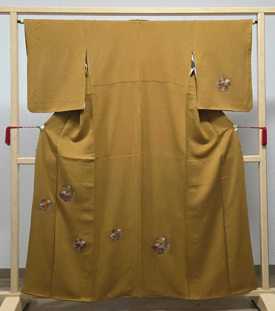 Thumbnail of B◆Kimono Relaxation, Beautiful Condition, Floral Circle Pattern Embroidery, Crepe, Mustard Color, Double-Lined, Silk, Formal Kimono (Tsukesage)