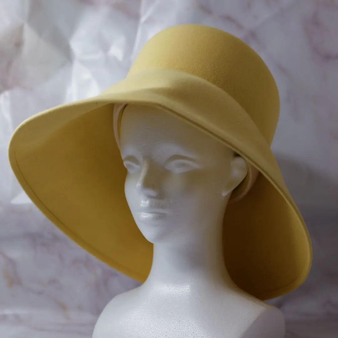 未使用 NINA RICCI ブローチ 帽子 未使用 NINA RICCI ブローチ 帽子