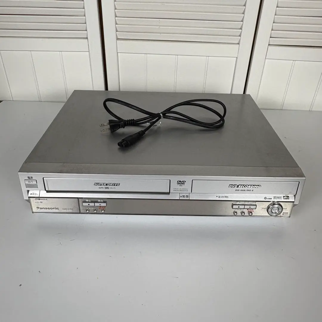 【値下げ】Panasonic DVDレコーダー VHS一体型 DMR-E75V Panasonic Model DMR-E75VP DVD Video Recorder Silver w/Remote