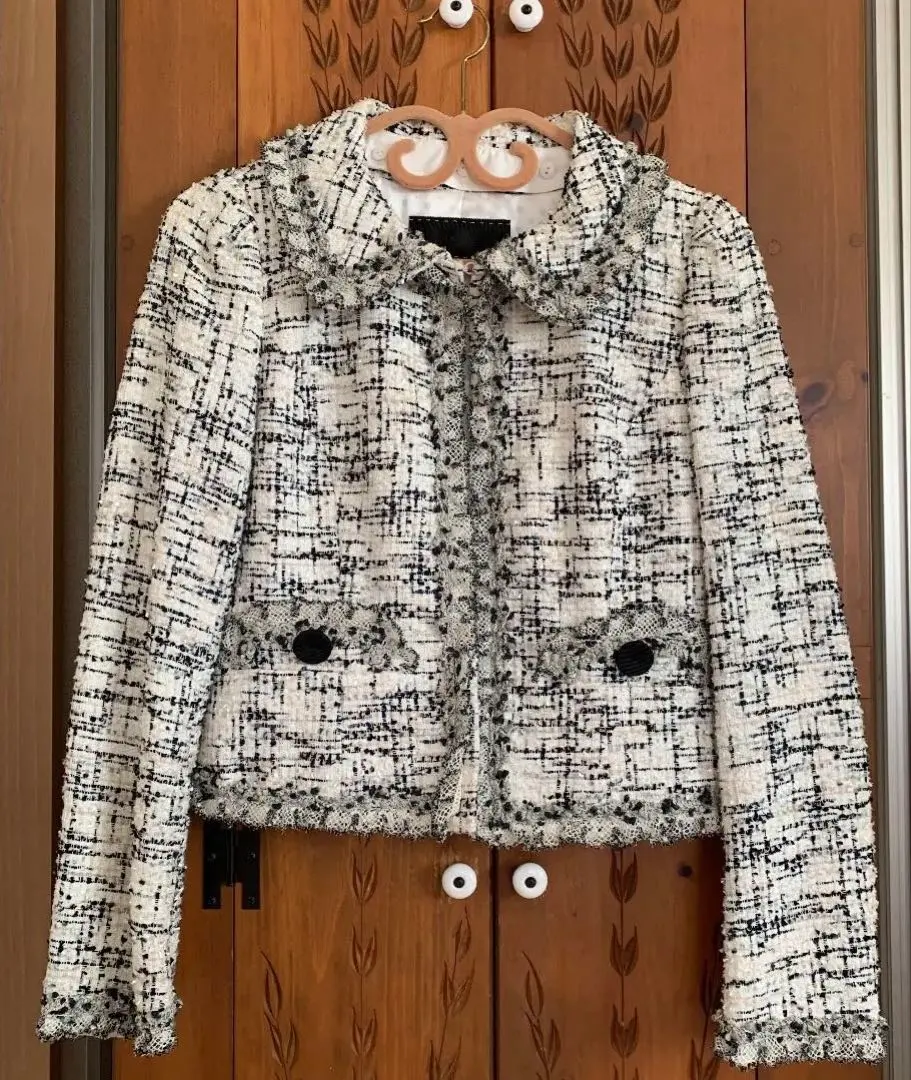 Thumbnail of TO BE CHIC suit