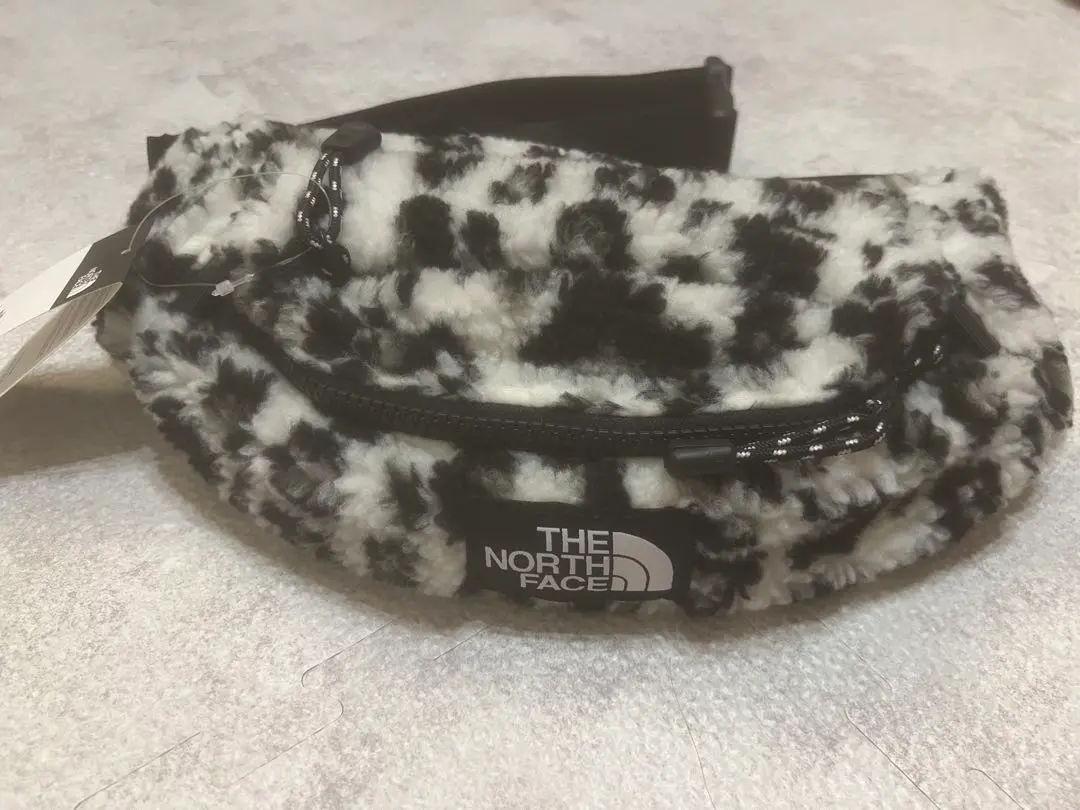 値下げ❣️THE NORTH FACE ボディバッグ ボア豹柄♡ THE NORTH FACE ホワイトレーベル ボディバッグ ボアショルダー