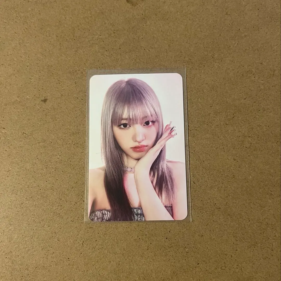 Thumbnail of IVE Liz Switch trading card