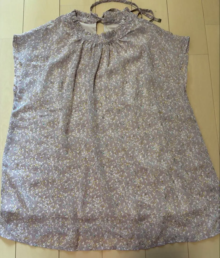 Thumbnail of VIS Floral Sleeveless Top